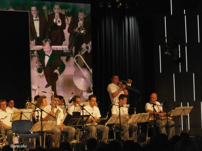 Біг-бенд Ігоря Бутмана регулярно виступає в джазовому клубі Москви «Le Club», багато гастролює по Росії і за кордоном