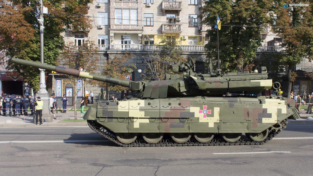 Ну, а однією з «головних зірок» військового параду в Києві 24 серпня стане   танк Т-84-120 «Ятаган»   , Оснащений за останнім стандартам НАТО