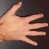 кожній руці відповідає свій вертикальний жолобок, на якому розташовані п'ять пальців - п'ять камінчиків (кісточок, кульок);   верхній камінчик (зазвичай чорного кольору) відповідає великого пальця руки і в залежності від того, в якому жолобки він знаходиться, має значення рівне 5, 50, 500, 5000 і так далі (справа наліво);   нижні 4 камінчика (зазвичай світліші) відповідають іншим пальцях руки і в залежності від того, в якому жолобки знаходяться, мають значення рівне 1, 10, 100, 1000 і так далі (справа наліво);   щоб показати число на руці, розгинали потрібні пальці, а на лічильної дошці пересували відповідні камінчики до середини, в рахункове поле (на фото - в середню частину жолобків):