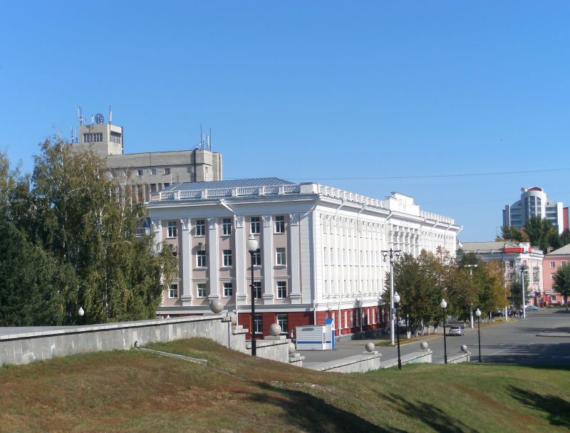 Алтайський державний університет (АлтГУ) - великий державний вуз і освітній центр, що має грунтовну матеріально-технічну базу, а також висококваліфікований викладацький склад