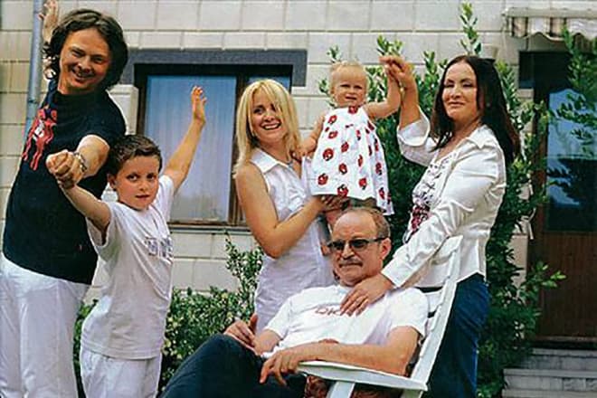 Анатолій Євдокименко помер від інсульту в 2002 році, Софія Михайлівна важко переживала його смерть, на деякий час скасувавши всі виступи, зйомки і гастролі