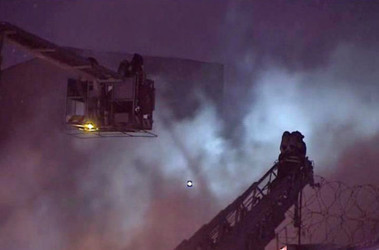 14 лютого 2012, 22:21 Переглядів:   В результаті пожежі в кафе в центрі Волгограда постраждали 20 осіб, фото Вести