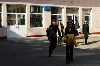 10 жовтня 2008, 16:30 Переглядів:   Заняття в гімназії №70 відновлені
