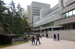 Ryerson Polytechnic University - Політехнічний Університет Раєрсон заснований в 1948 році і названий на честь канадського міністра освіти Егертон Раєрсон - засновника системи державної освіти в Онтаріо