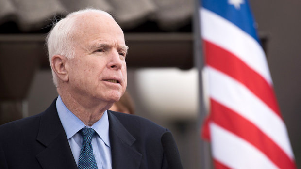 Українці масово вшанували пам'ять американського сенатора Джона Маккейна