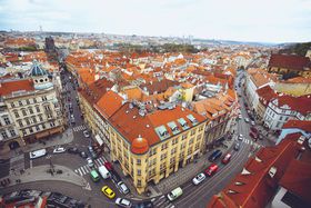 Прага, Фото: офіційний фейсбук сайту Honest Guide   - Центр Праги - Староместкой площа, Карлова і Мостецкой вулиці, перетворився на свого роду джунглі