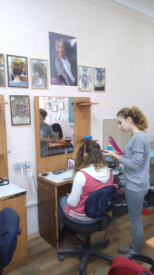 Для занять і якісної підготовки майбутніх фахівців в коледжі використовується кабінет перукарської справи та перукарня майстерня