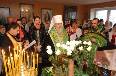11 березня 2013, 17:34 Переглядів:   Владика Іриней подарував церкві ковчег з мощами