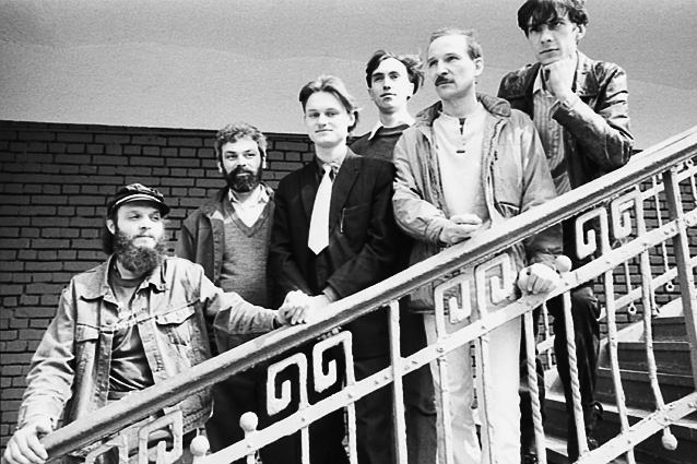 У 1988 року Напівпідпільний група «Звуки Му» записала дебютний альбом «Прості речі» - головну психоделическую пластинку радянської нової хвилі і кращу аудіокнигу про білій гарячці