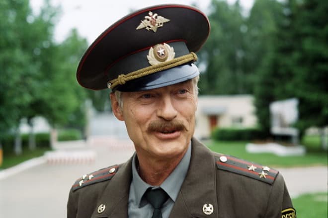 Роль легендарного генерала Бородіна в супер-популярному серіалі «Солдати» та підполковника Колапушин в «сищиків» ще більше піднесли артиста на п'єдестал популярності