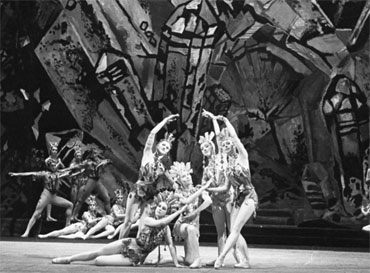 У Маріїнському театрі готуються до прем'єри нового сезону - балету «Кам'яна квітка» Сергія Прокоф'єва в постановці Юрія Григоровича
