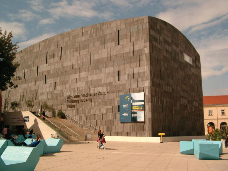 Інноваційною стратегією реформування міського культурного простору Відня стало створення «Кварталу музеїв» ( «MuseumsQuartier» або «MQ») - нового музейно-культурного комплексу, площею понад 60 тис